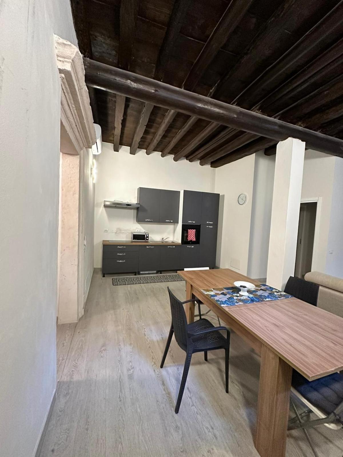 Al Campanile Apartment Верона Екстериор снимка